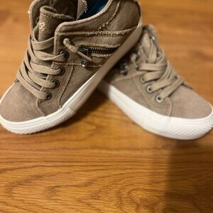 Stylish Tan Blowfish Sneakers